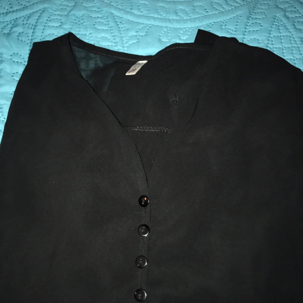 NWOT beautiful back blouse - Picture 7 of 8